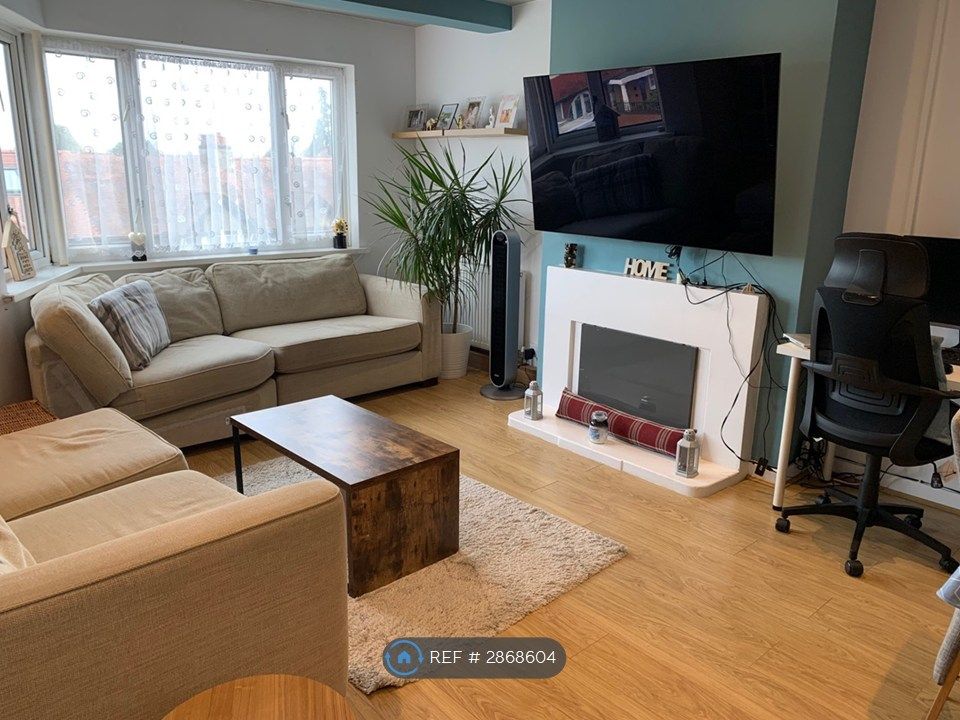 Property photo 2 of 10 Living Room