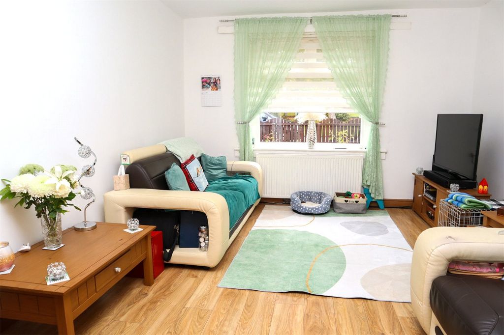 Property photo 2 of 19 Lounge