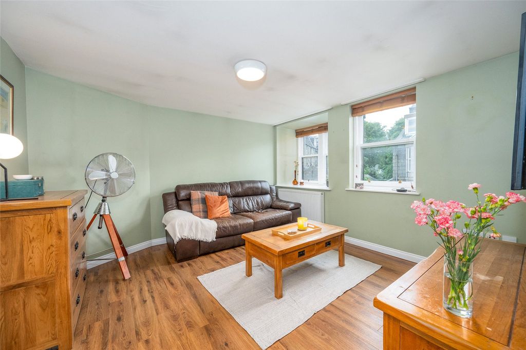 Property photo 2 of 17 Calsayseat Road