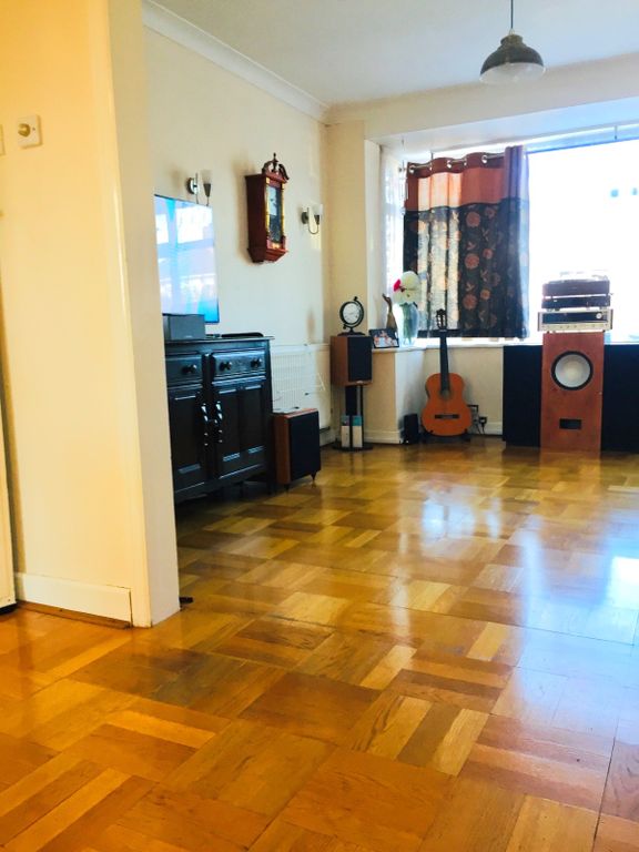 Property photo 1 of 8 Living Room