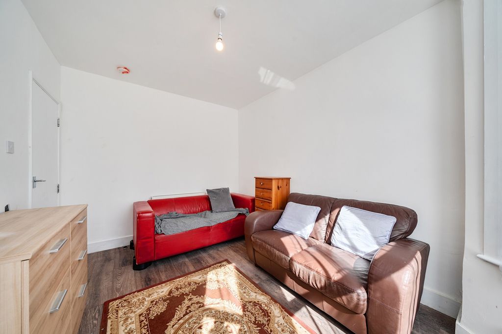 Property photo 2 of 24 Reception