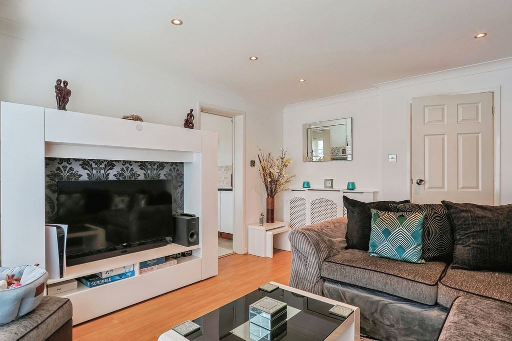 Property photo 2 of 20 Pbox-Img.Jpg