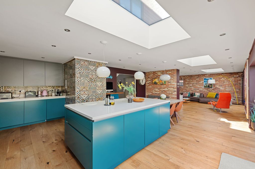 Property photo 3 of 38