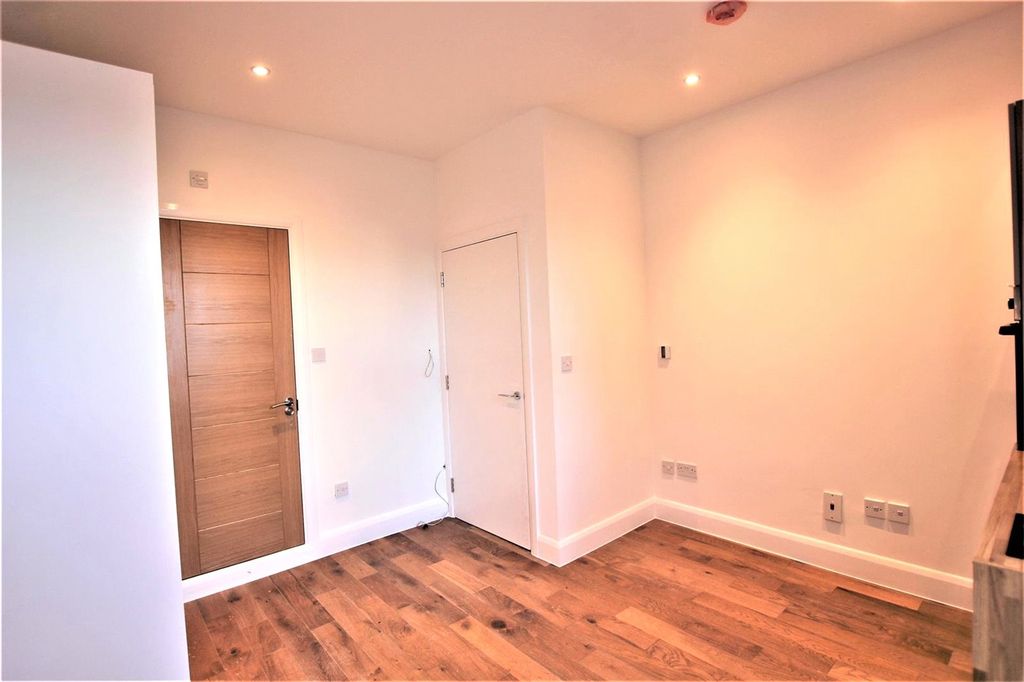 Property photo 3 of 4 Picture No. 05