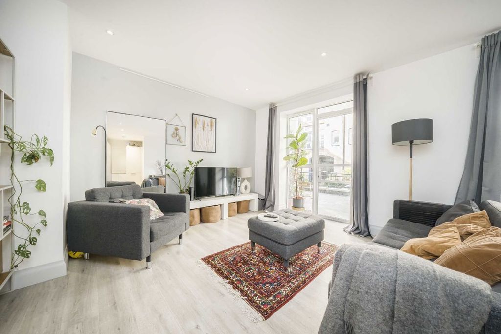 Property photo 2 of 7