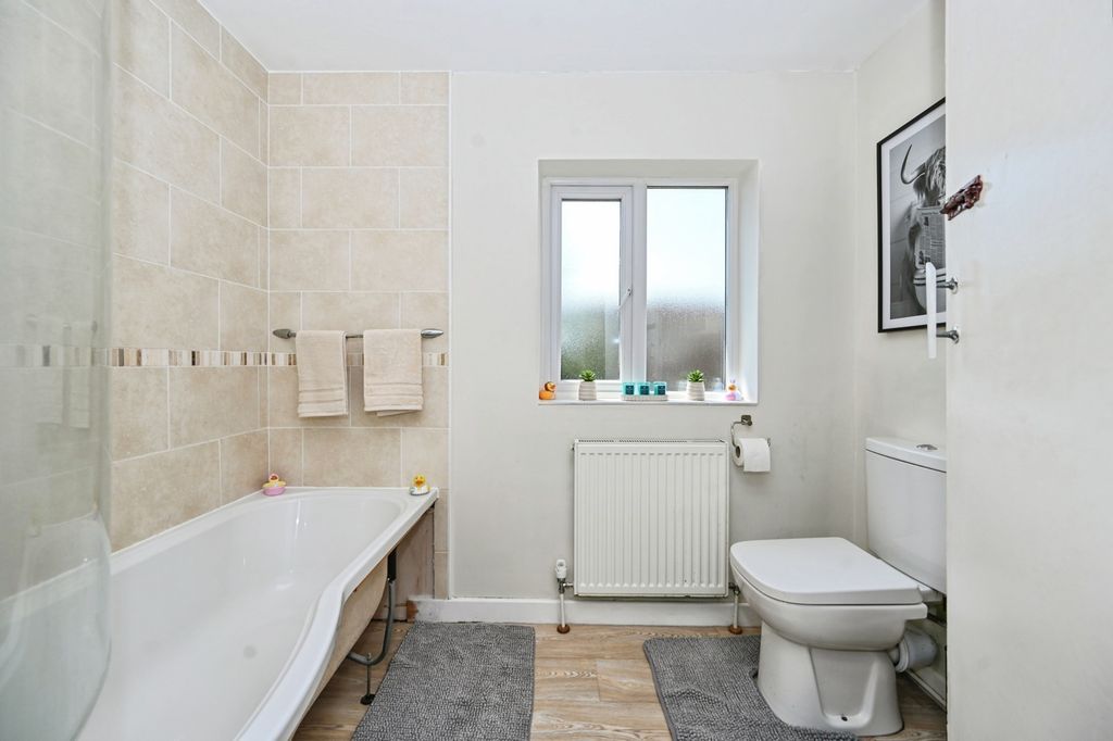 Property photo 3 of 11 Bathroom W/C