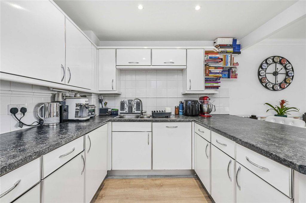 Property photo 3 of 11 Picture No. 12