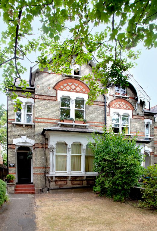 Property photo 1 of 20 Flat 3 13 Kingston Hill 1 Front