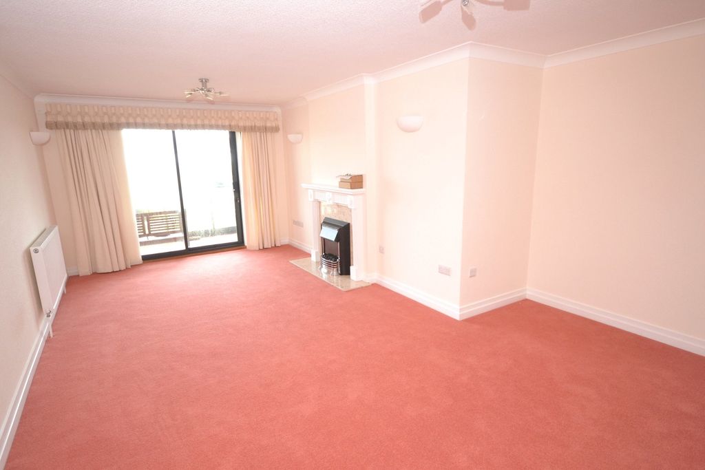 Property photo 2 of 10 Living / Dining Room