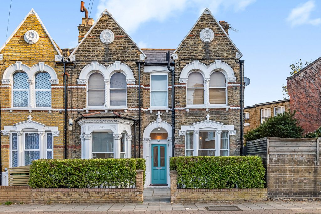 Property photo 1 of 11