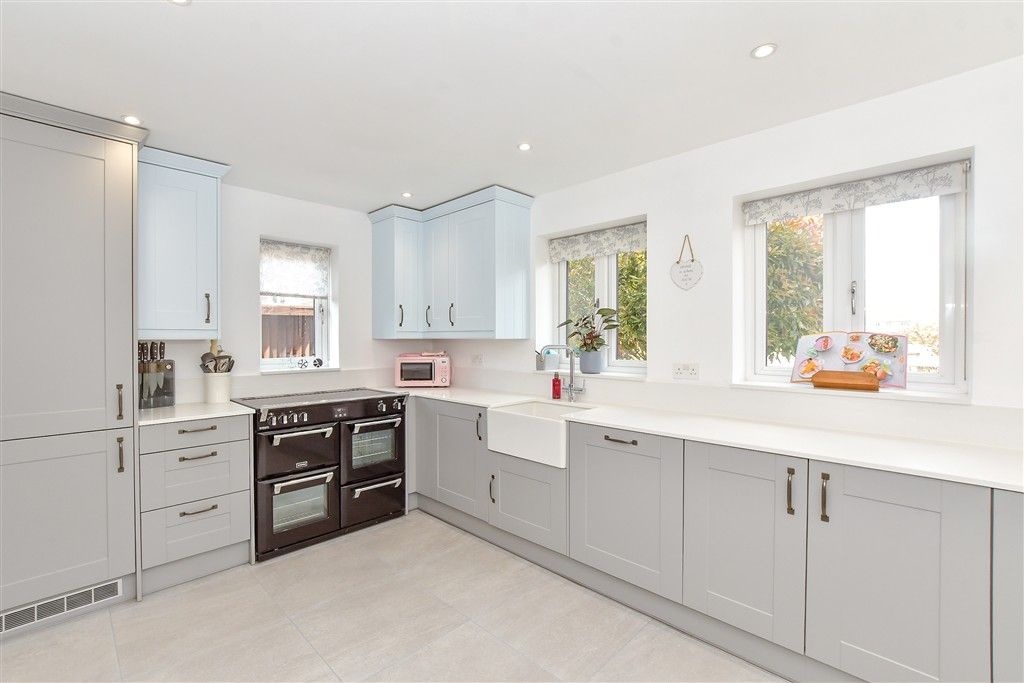 Property photo 3 of 15 Kitchen