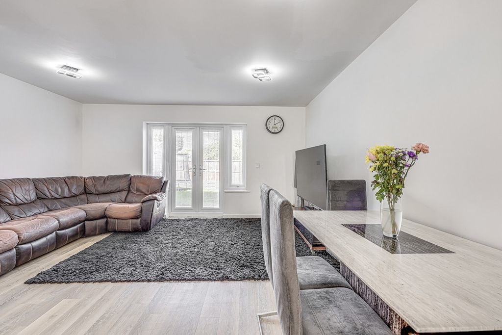 Property photo 2 of 24