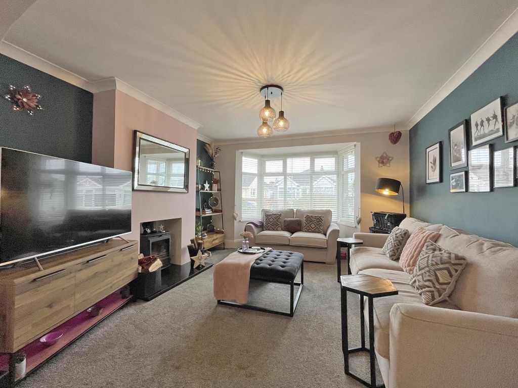Property photo 2 of 17 Cross Park Road 23 - Lounge Front Page.Jpg
