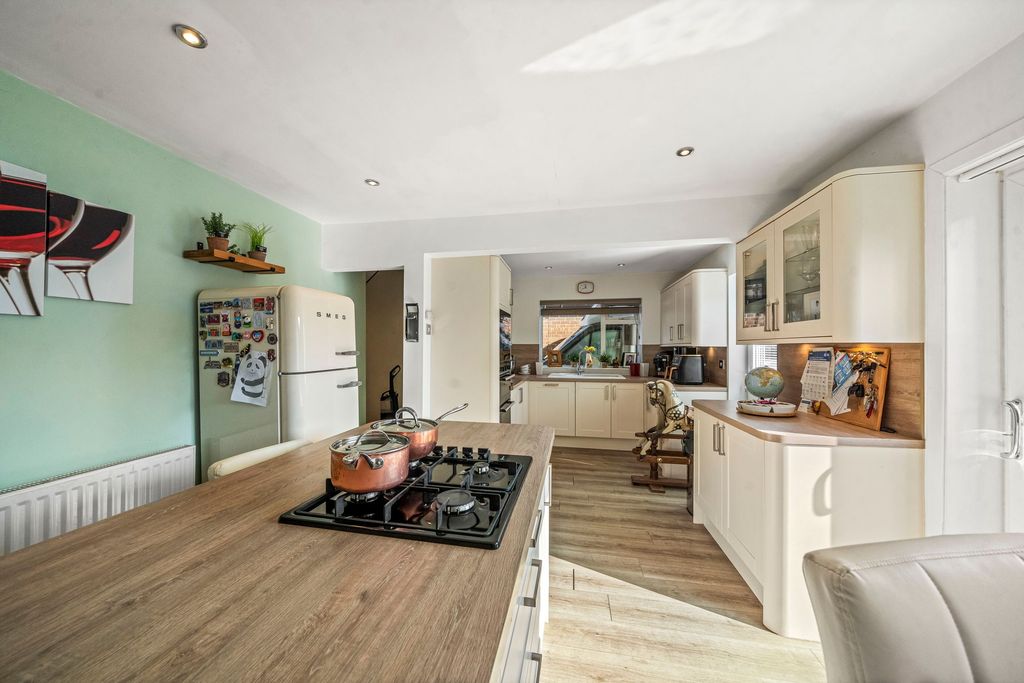 Property photo 3 of 21