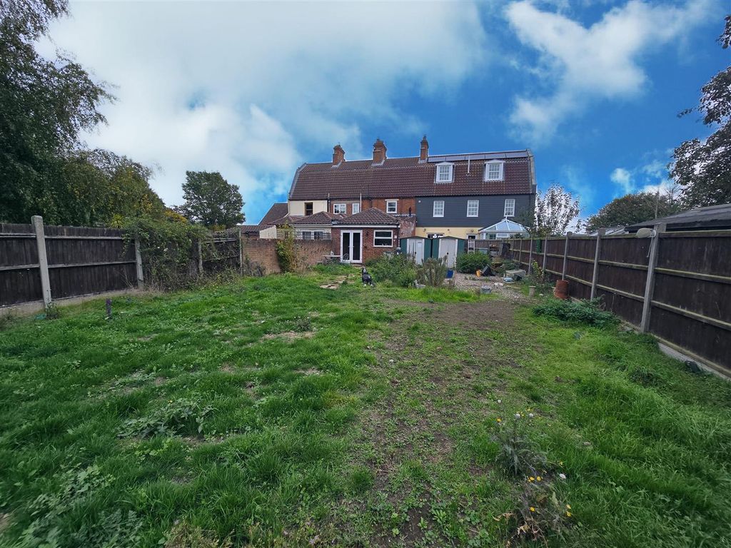 Property photo 2 of 9 Rear