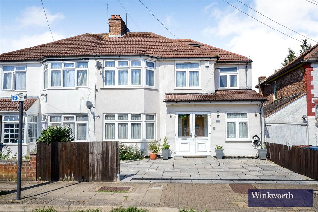 Property photo 1 of 17 External