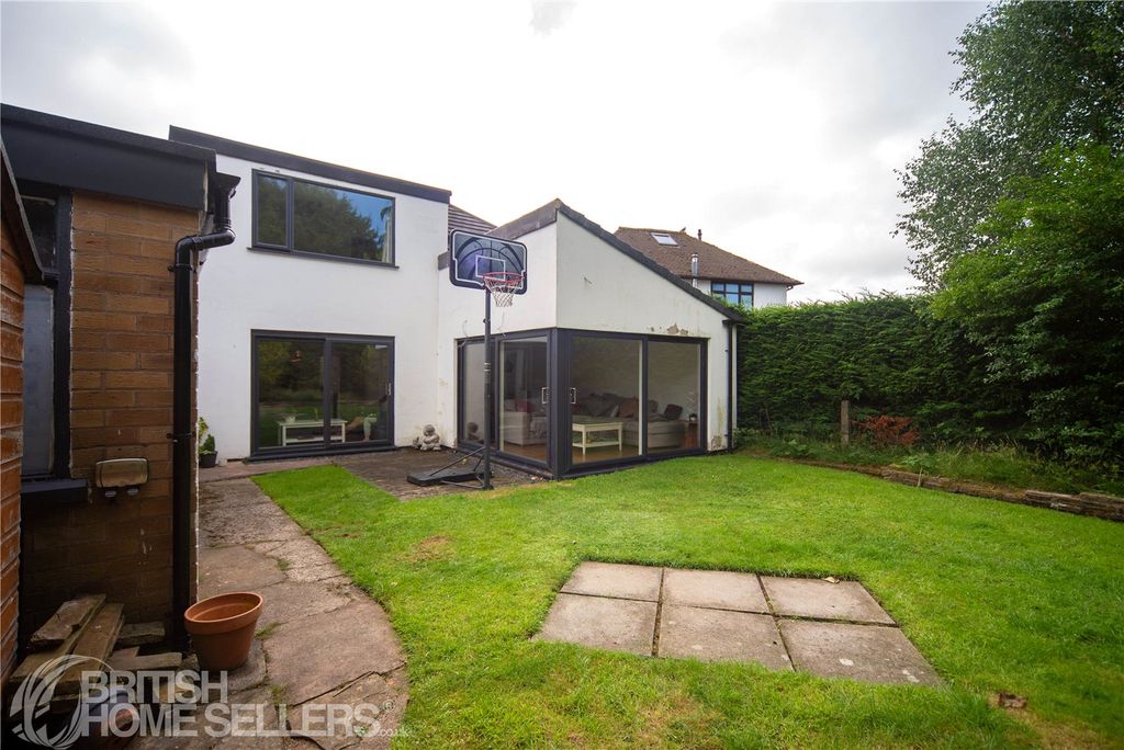 Property photo 2 of 27 Picture No. 32
