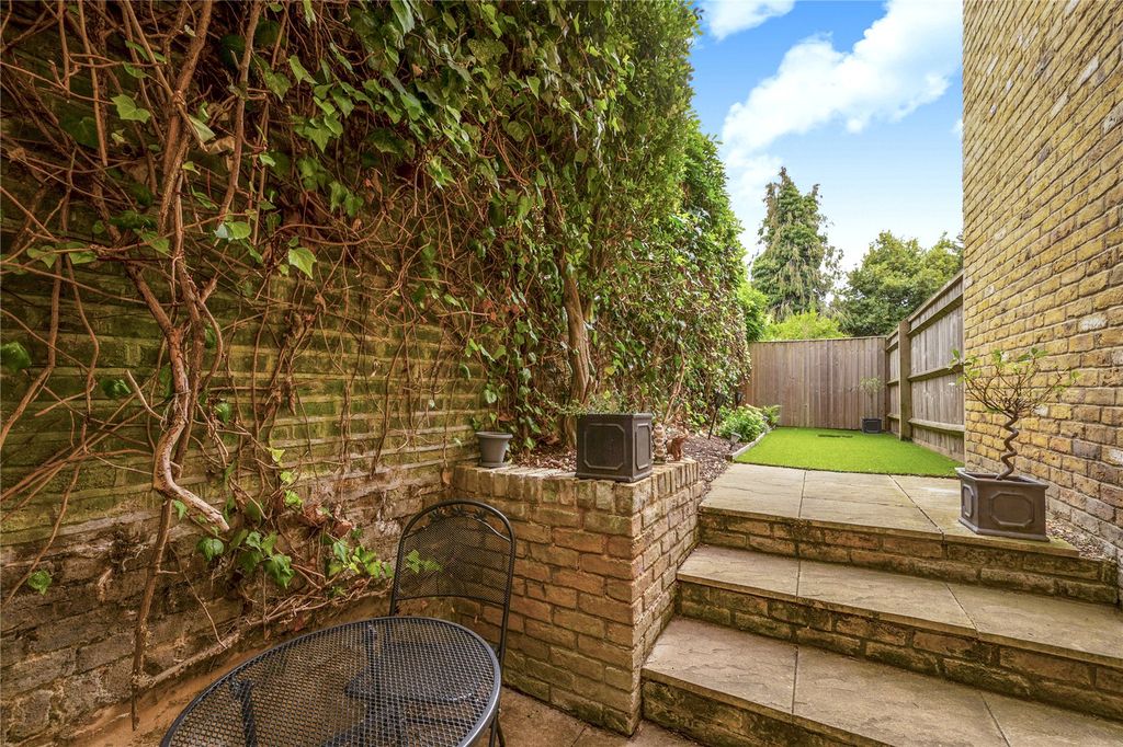 Property photo 2 of 15 Picture No. 14