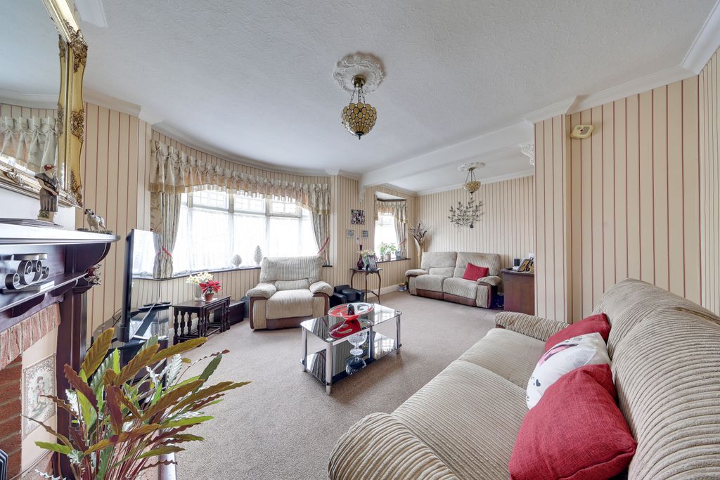 Property photo 2 of 17