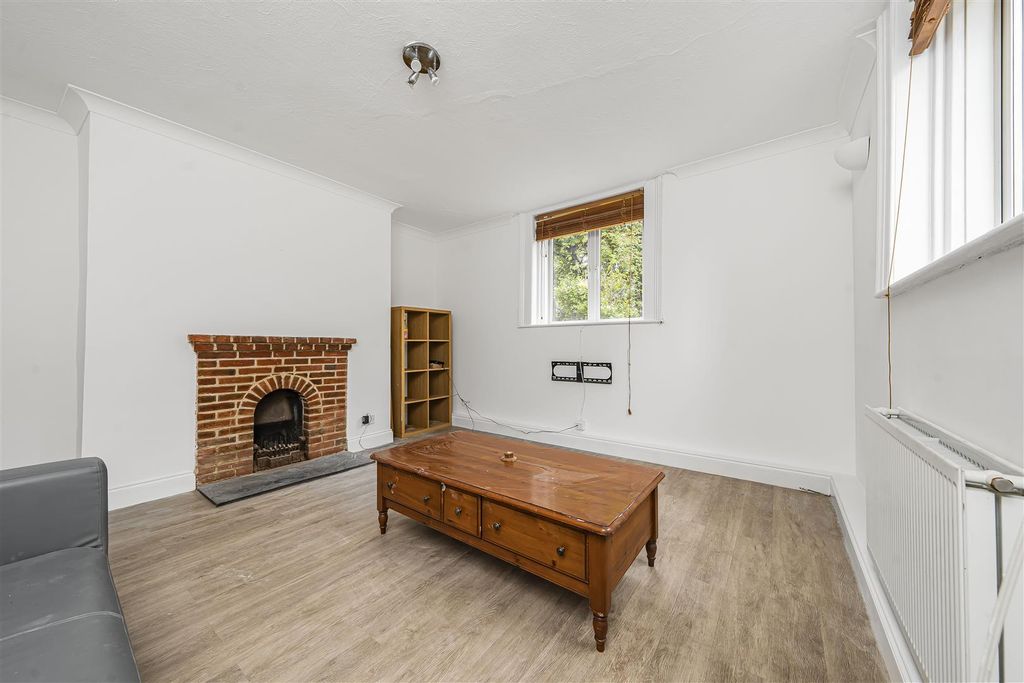 Property photo 3 of 13 Photo Sep 26 2025, 9 37 26 Am.Jpg