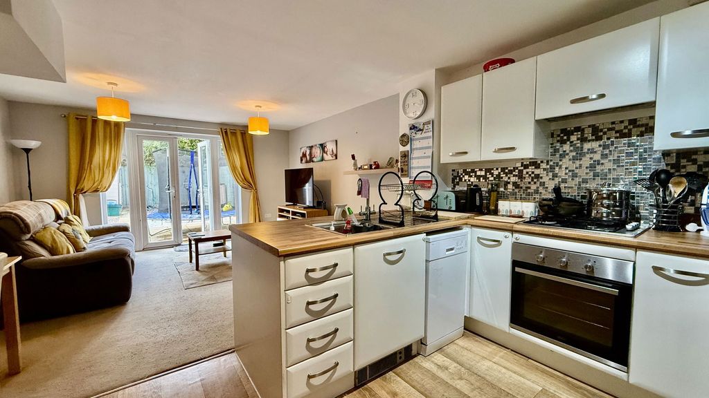 Property photo 2 of 9