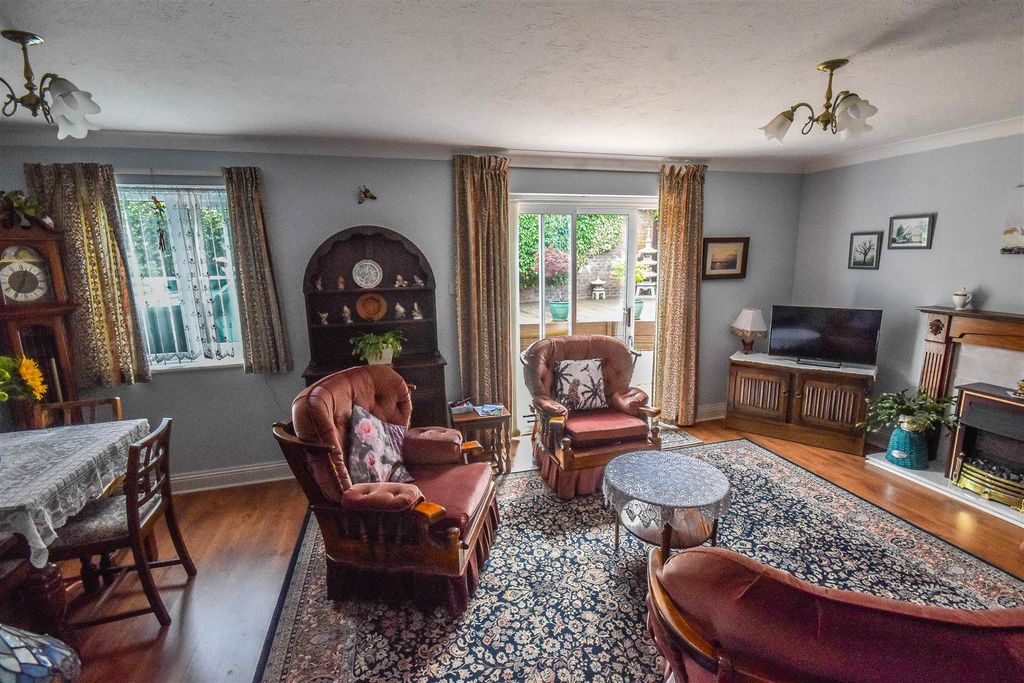 Property photo 3 of 15 Lounge/Dining Room
