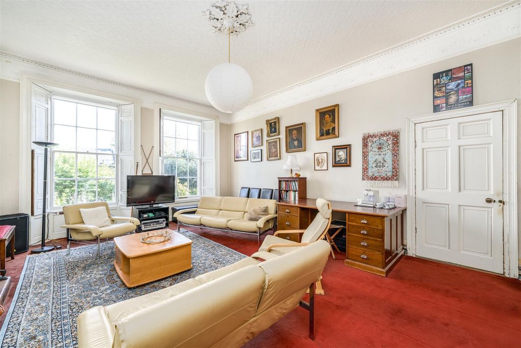 Property photo 3 of 38 Maxwell_Place-04.Jpg