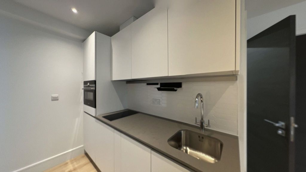 Property photo 2 of 24 Kitchen