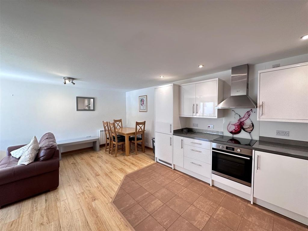 Property photo 3 of 11 Picture 3