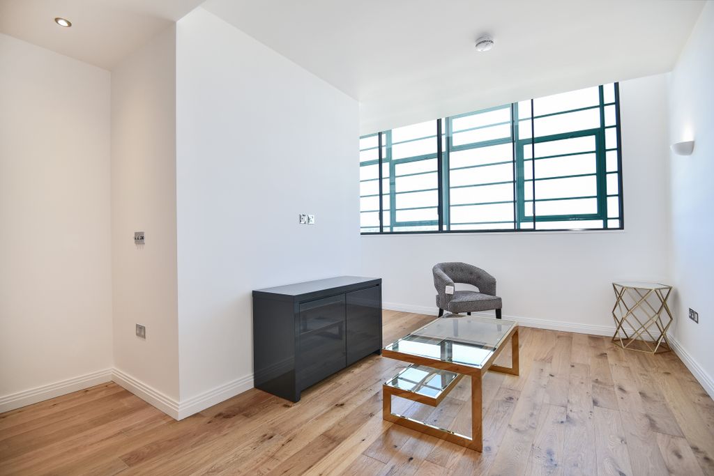 Property photo 2 of 9 302992 (2)