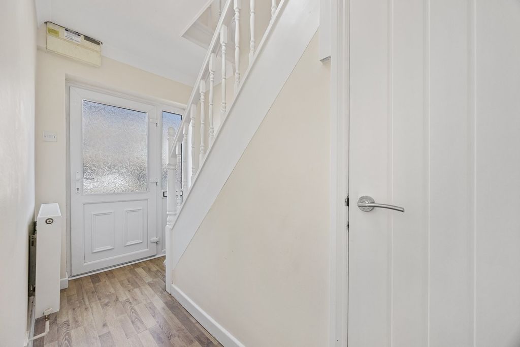 Property photo 2 of 25