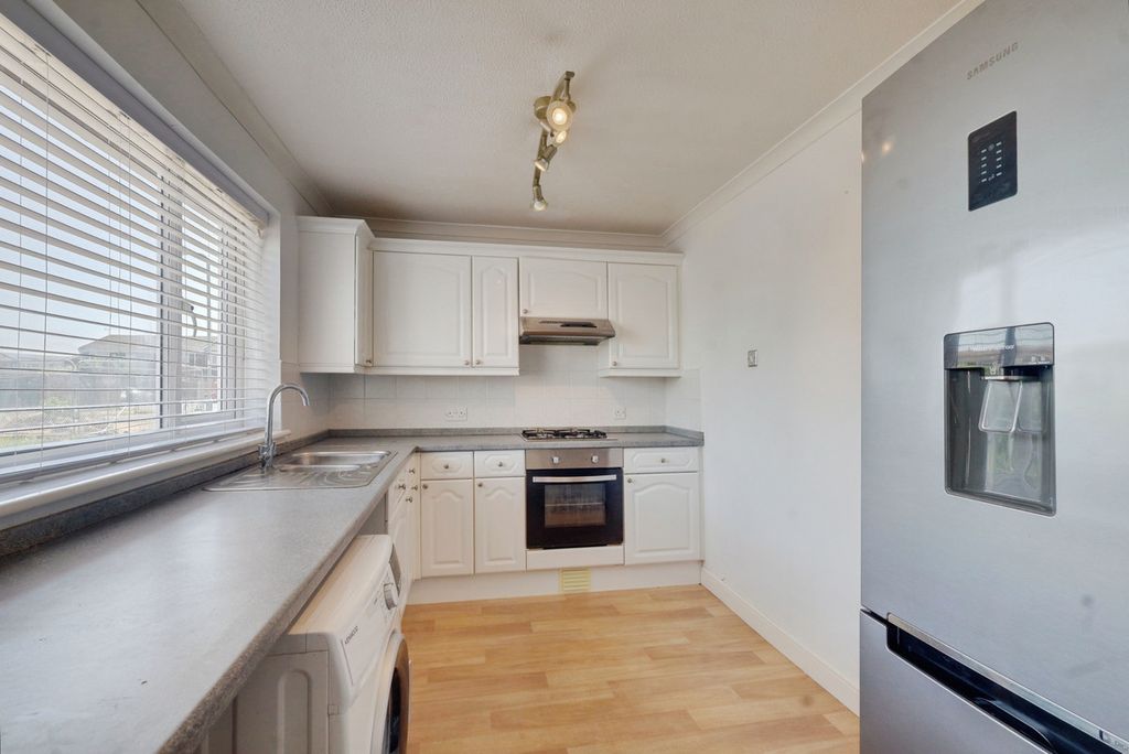 Property photo 2 of 25