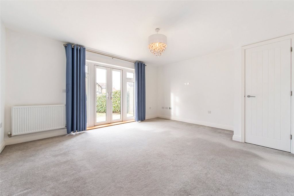 Property photo 3 of 10 Sitting/Dining Room