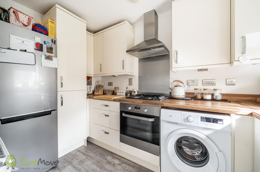 Property photo 3 of 18 Kitchen