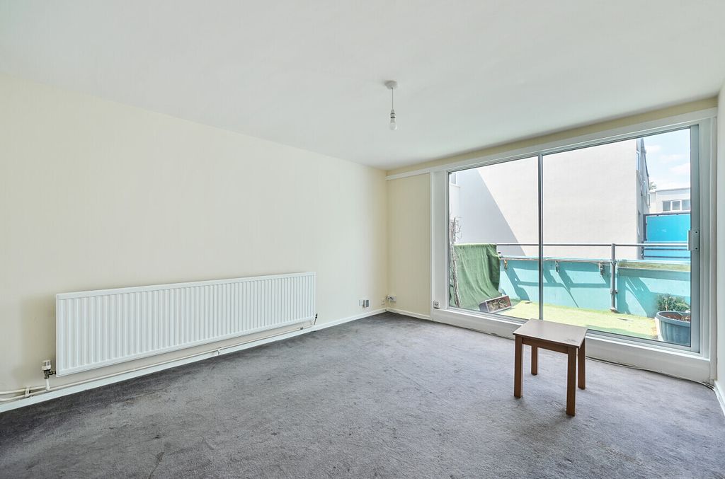 Property photo 3 of 16 Picture No. 12