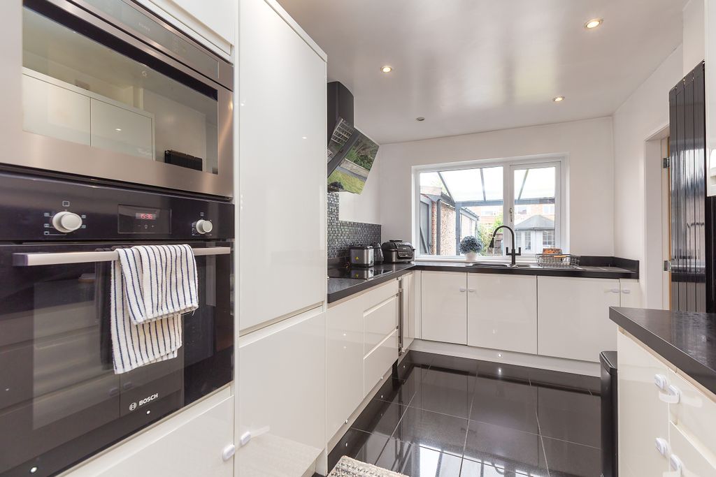 Property photo 2 of 22 54B Clifton Avenue-8