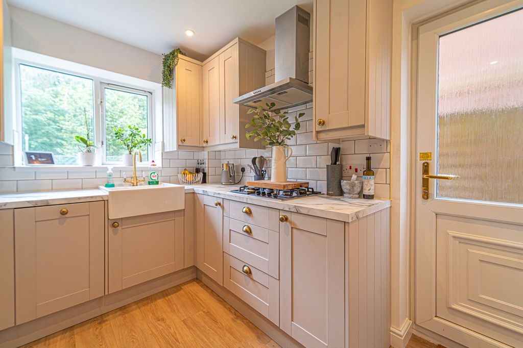 Property photo 2 of 37