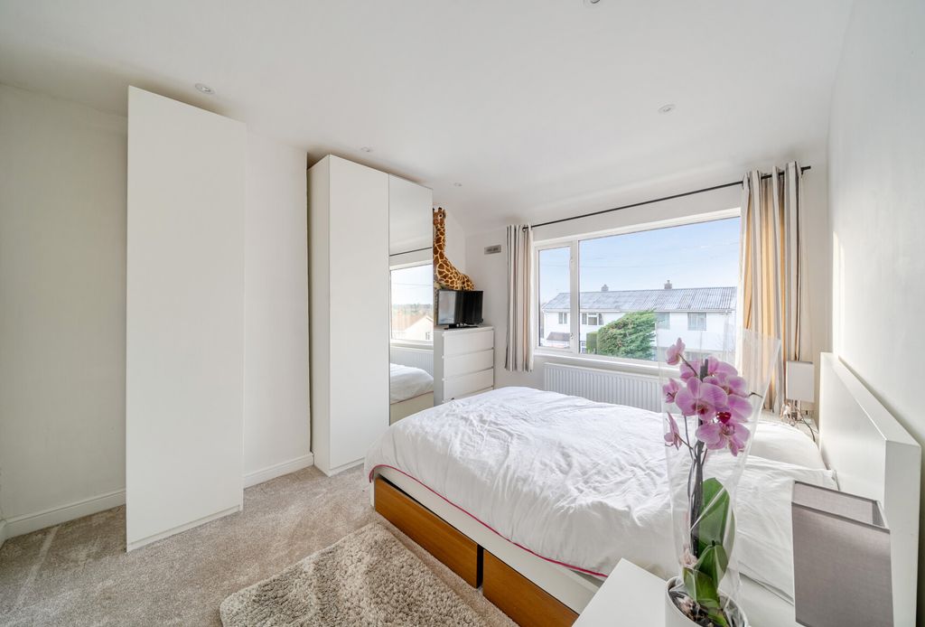 Property photo 2 of 14 1419339-18-69A9Bb...