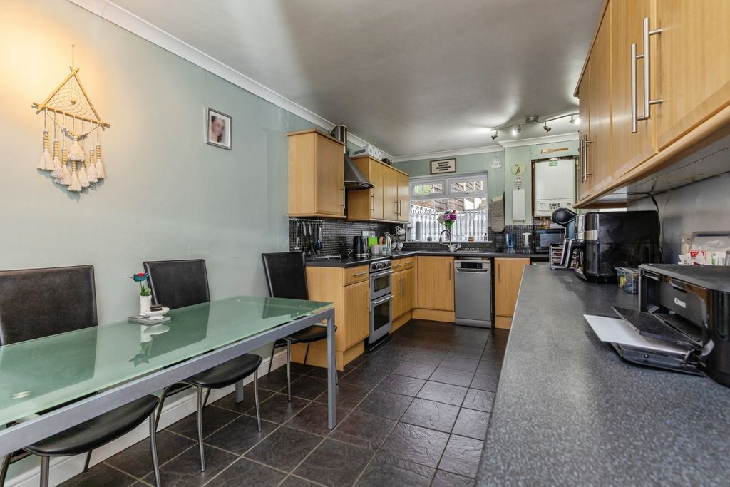 Property photo 2 of 16 Photo