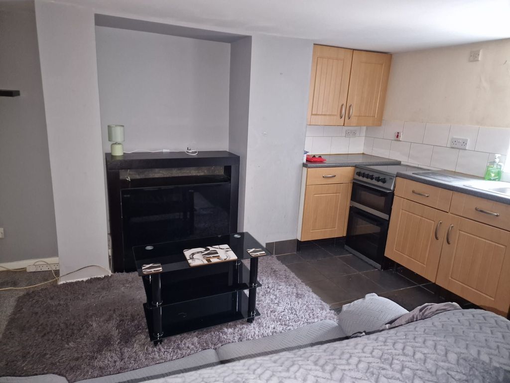 Property photo 2 of 8