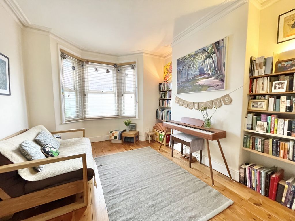 Property photo 2 of 17 Photo 3