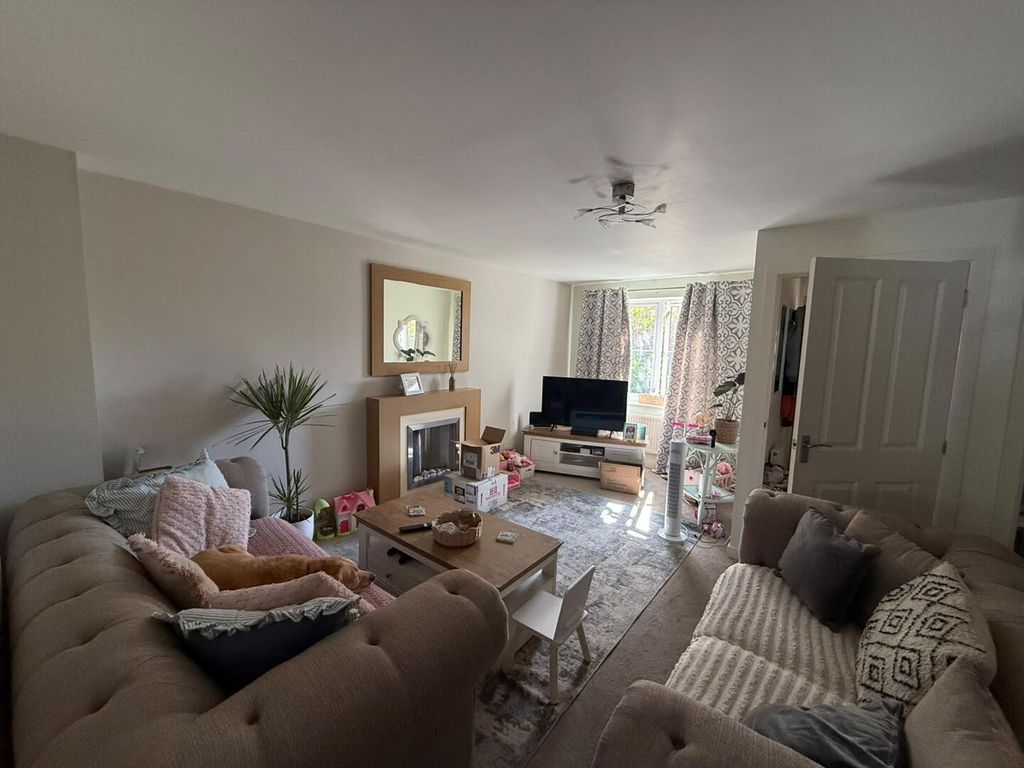 Property photo 3 of 8 Living Room