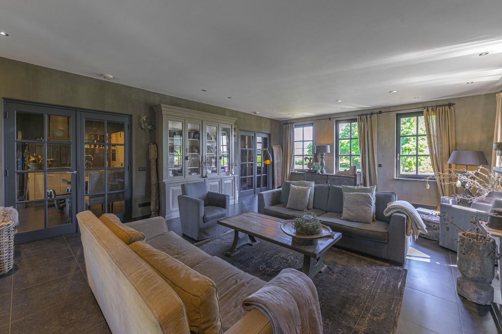 Property photo 3 of 58