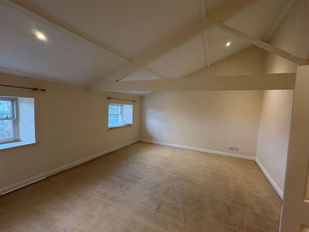 Property photo 3 of 18 Lounge / Diner