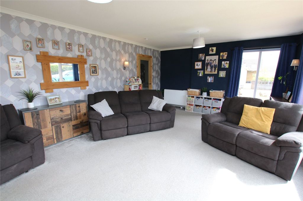 Property photo 3 of 33 Living Room