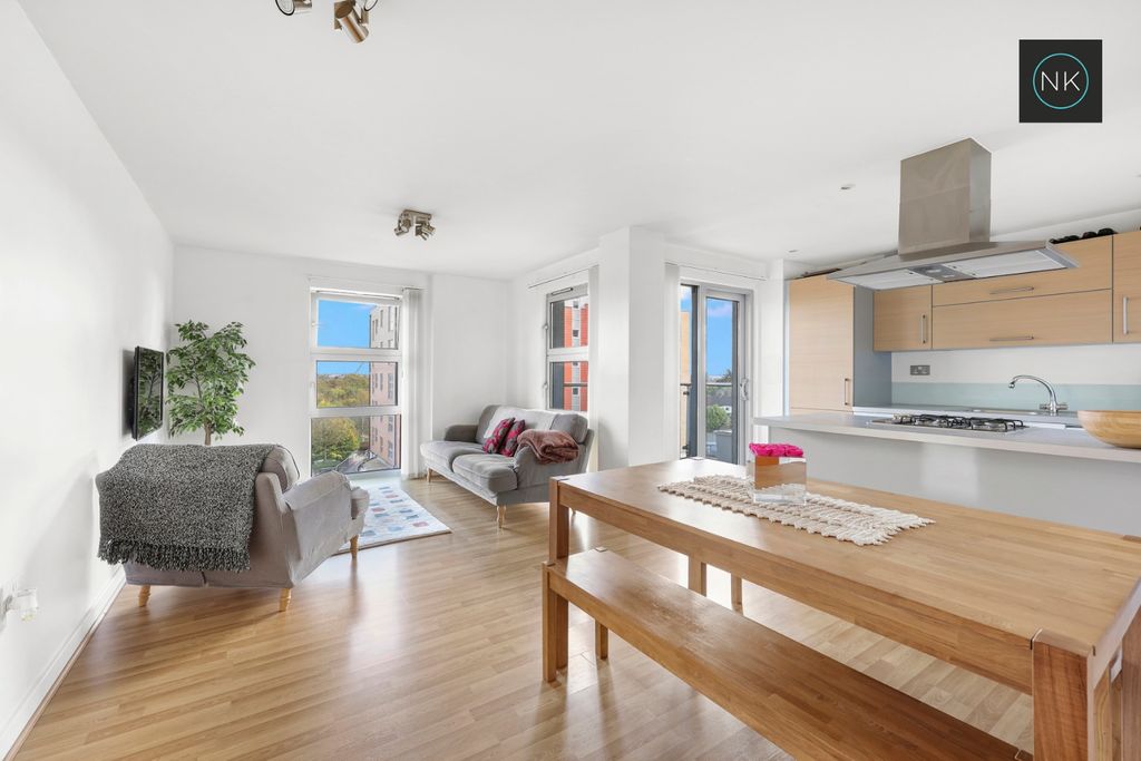 Property photo 2 of 17 4582713