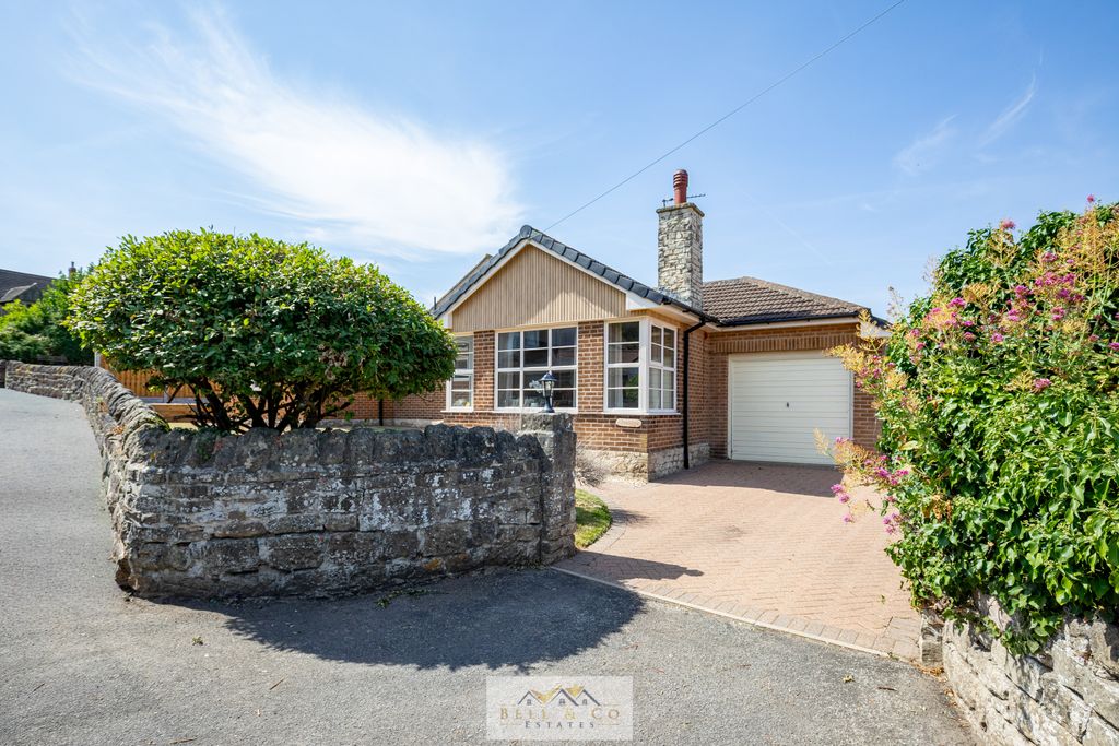 Property photo 2 of 31