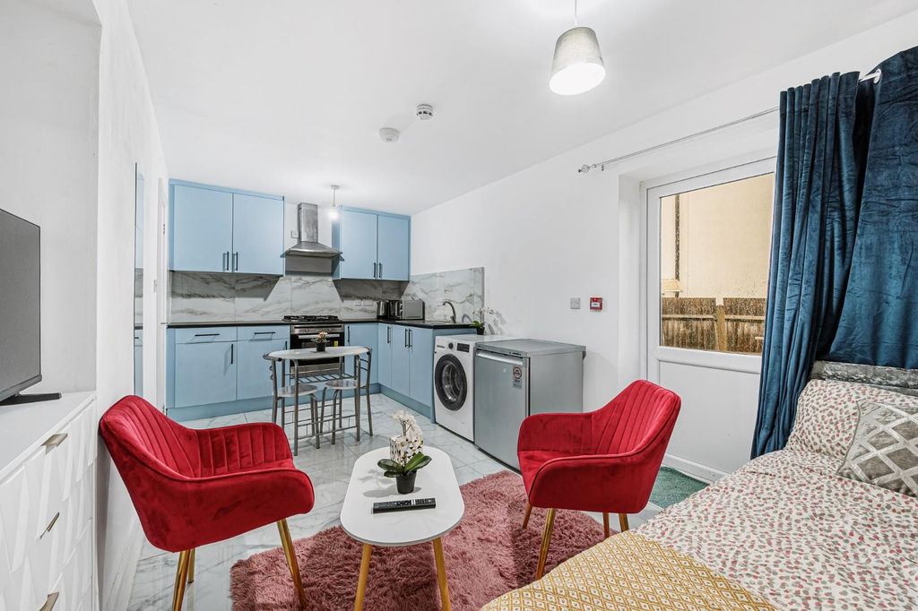 Property photo 1 of 5