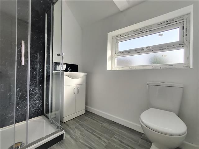 Property photo 2 of 9 Bathroom