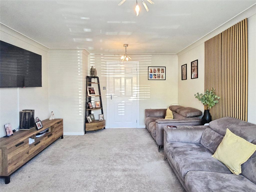 Property photo 3 of 17 Living Room
